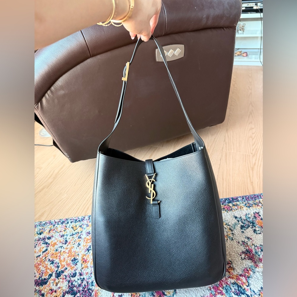 YSL LE 5 À 7 SUPPLE LARGE IN GRAINED LEATHER